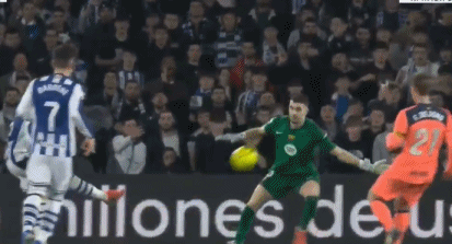 奥客网站-1-2！亚马尔助攻难救主，巴萨9连胜戛然而止，皇马重燃希望