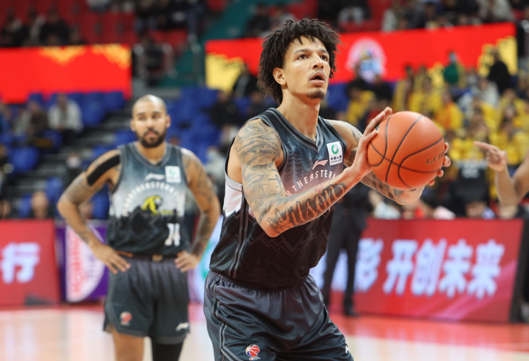 奥客网站-10战9胜！山东逆转双杀吉林 邱彪喷裁判吃T高诗岩12+4+5